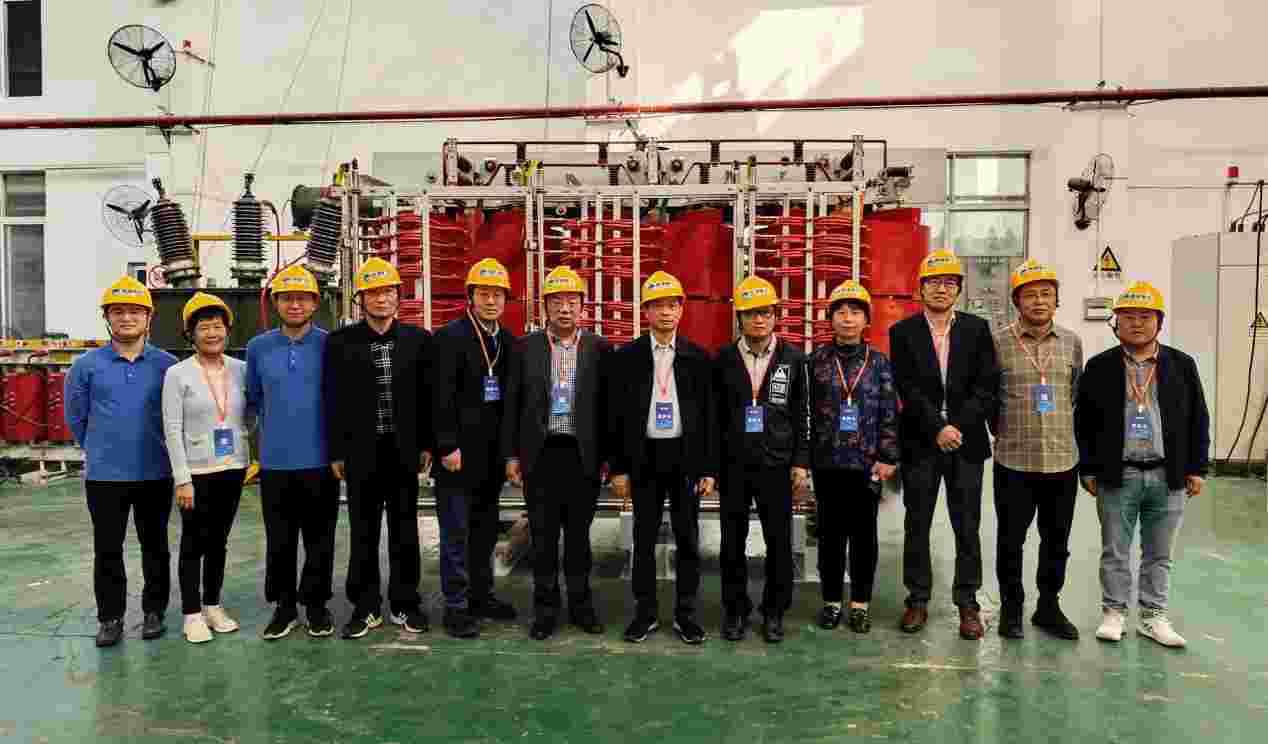 R&D and Industrialization of High-efficiency Heat Dissipation Internal Water Cooling Dry-type Transformer НИОКР и внедрение в производство высокоэффективного трансформатора сухого типа с внутренним водяным охлаждением