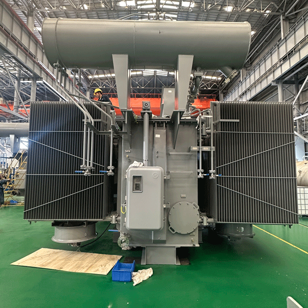 Нефть погружена в трансформатор высокого напряжения