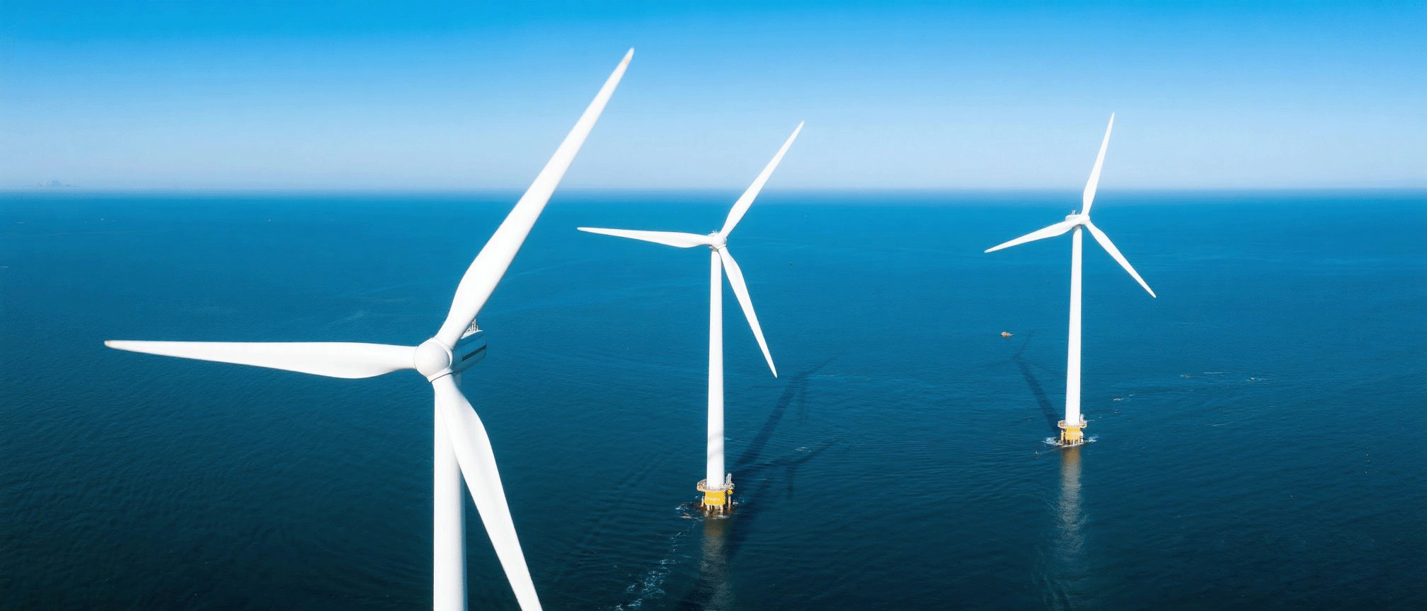 Jimeng-2025-06-26-7398- 三台硕大的风力发电机组在海上 占据画面的 4 分之 3 ， 天空湛蓝